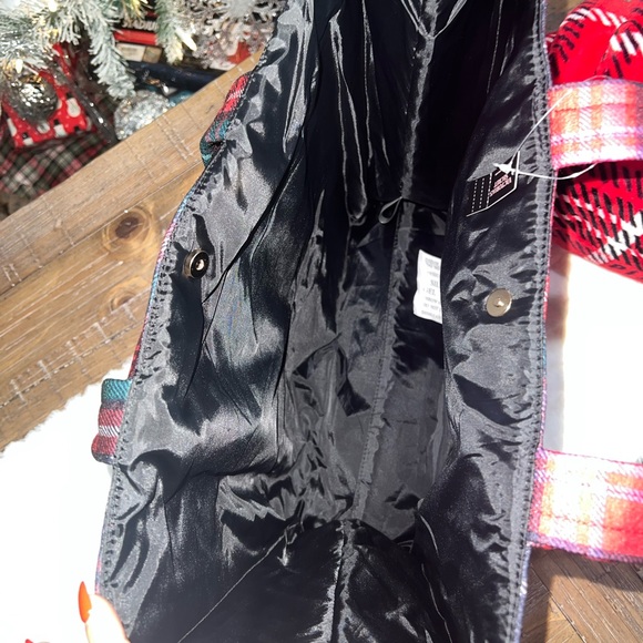 Victoria Secret Sherpa Tote & PINK Blanket Set - Picture 6 of 12